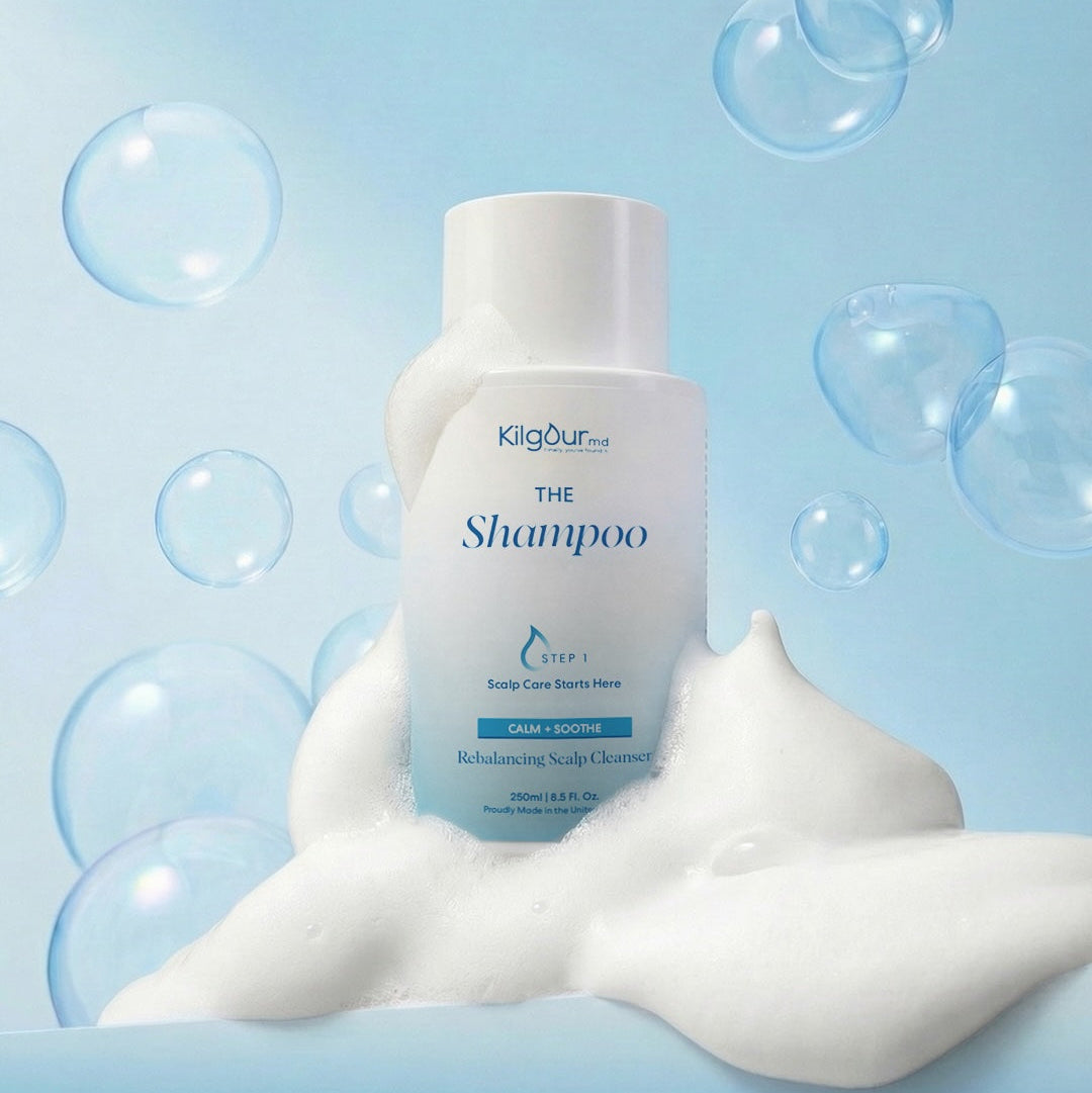 Kiglocut shampoo bottle with foamy texture and bubbles on a blueebackground